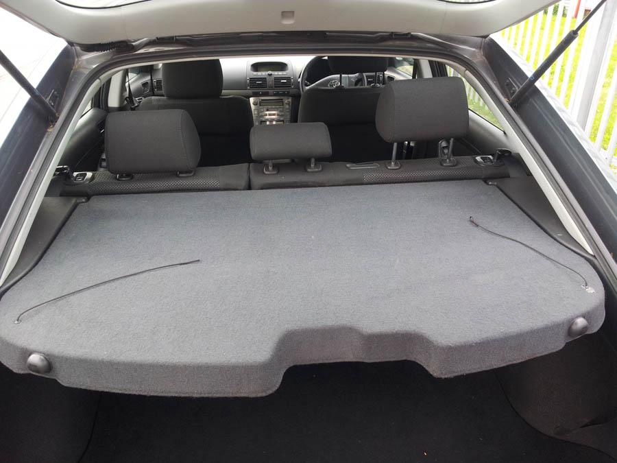 Toyota Avensis T3-X parcel-shelf